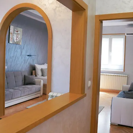 アパート Dukat Apartmani-studio