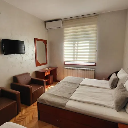 アパート Dukat Apartmani-studio