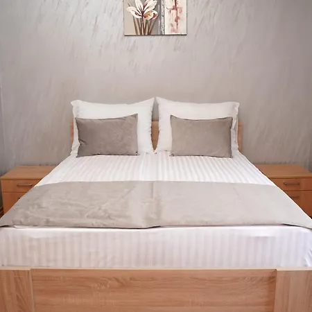 Dukat Apartmani-studio アパート *